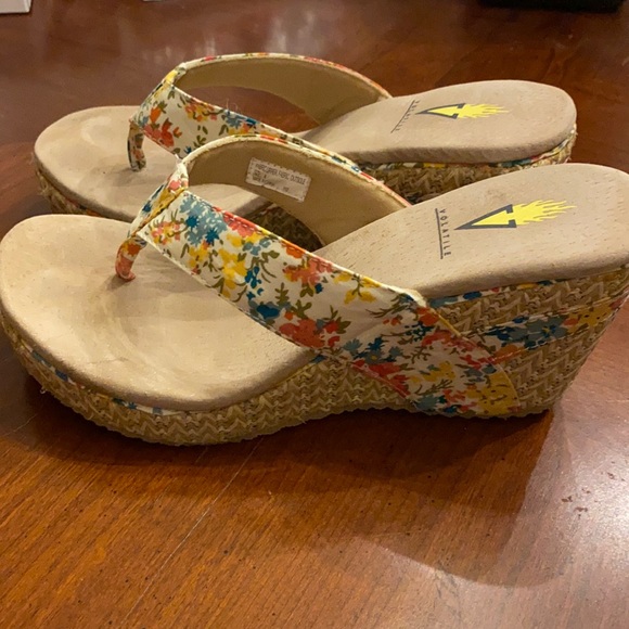 Volatile sandal.